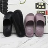 Tofflor Nytt mode sommarpar fast färglättnad Flat Slides Lithe tunna sandaler för kvinnor män hem inomhus flip flops01yj1a h240322