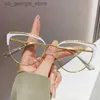 Güneş Gözlüğü Güneş Gözlüğü Kişiselleştirilmiş Lüks Metal Düz Gözlük Kadınlar Temiz Kedi Göz Gözü Anti-Mavi Hafif Optik Gözlükler Modeli Bilgisayar Y240320