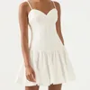 Abiti casual YENKYE Mini abito sottile a trapezio bianco da donna sexy Vita bassa Orlo pieghettato Abito estivo da donna in cotone