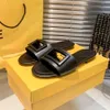 Fendyity Designer Luxury Home Slide Decorazione in pelle Hollow F Modello a bastone lungo Pantofole arancioni semplici Sandali piatti verdi neri Pantofole da spiaggia da donna