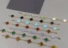 Van Jewelry Designer V Gold Four-Leaf Clover Multiplex Armband Laser Diamond Multi-Color Armband Holiday Souvenir Presentlåda och presentförpackning