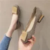 أحذية أحذية الترفيه أحذية الترفيه houndstooth سميكة منخفضة الكعب الزخرفة المعدنية زبدة شرابة الزبدية