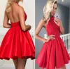 Apliques rojos Vestidos de fiesta de satén 2019 Vestidos de fiesta formales con cuello halter sexy Vestidos cortos de fiesta Sin espalda Niñas de octavo grado Cockta6739014