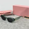 Occhiali da sole óculos de sol de designer óptico mui mui olho de gato quadro completo acessórios de moda óculos de luxo pequenas lentes redondas óculos de viagem na moda 2024 hg137 C4