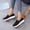 Scarpe casual Décolleté estivi da donna Tacchi bassi Sneakers slip-on in rete traspirante con zeppa Taglie forti Moda donna vulcanizzata