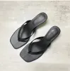 Slippers ModelUtti 2023 Nieuwe zomermode Echt lederen vierkante hoofd Flip Flops Women Simple Casual Mid Heel Shoes Female Chic