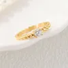 Bague en acier titane pour femme, torsades de pâte frite incrustée de griffes de diamant légères de luxe polyvalentes à la mode