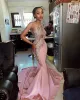 Dusty Pink Mermaid Prom Vestidos Sheer Jewel Neck Africano Meninas Appliqued Lantejoulas Longos Vestidos de Noite Plus Size Robes