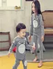 秋の子供服子供服セット男の子と女の子パジャマセットトトロナイトウェアコットンパジャマ5799756