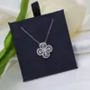 Gioielli di lusso s925 Materiale in argento puro placcato oro Collana di trifoglio 18 carati Ciondolo a forma di fiore scintillante gigante Collana con colletto di lusso a luce piena di diamanti Donna