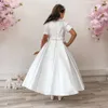 Eleganckie krótkie białe satynowe sukienki druhny z kieszeniem klejnot klejnot z koralikami sukienki Komunii Formalne suknia imprezowa Koktaj
