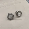 Orecchini vintage per borchie di lusso per donne con abbagliante pietra trasparente zircone bianca a