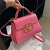 Crossbody Bag Designer En Çok Satan Marka Kadınlar Yeni El Taşımı Bir Omuz Mektubu Küçük Kare Çanta Moda Büyük Kapasite Kadın Stili