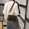 Borsa a secchiello Designer Vendita calda Nuova spalla da donna Morbida struttura in pelle Piccola piazza Grande capacità Moda Semplice di mezza età