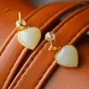 Dingle örhängen S925 Sterling Silver Loving Heart Stud Natural Hetian Jade White Personality Heart-Shaped Elegant Simple