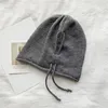 Basker Kvinnor Winter Cap Sticked Curled Edge Head Protection Pure Color Huven för daglig slitage