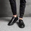 Scarpe casual Sport da uomo Stile coreano Lace Up Testa tonda Per il tempo libero Appartamenti Coppia di grandi dimensioni Scarpe da ginnastica antiscivolo Zapatillas Para Hombres