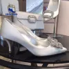 Pompalar 2022 Yeni Gümüş Siyah Kadın Gelin Düğün Ayakkabıları Sahte İpek Saten Rhinestone Kristal Sığ Pompalar Stiletto Yüksek Topuk