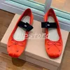 Designer miui skor balett platt professionella dansskor satin ballerinas plattform bowknot grunt mun enkel klänning sko rund tå platt sandaler kvinnor loafers