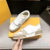 Designer schoenen casual damessneakers kleine witte schoenen met een botsende suède lage top