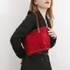 Sacs à main de mode de marque en gros au détail Nouveau sac de mariage rouge haut de gamme grande capacité panier à main polyvalent sous les bras lumière mariée de luxe