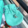 2024 Diseñadores Collar de lujo Collares de diseño Mujeres Charm Jewelry Light Luxurys Classic Love Colgante Cadena de clavícula simple para regalo de cumpleaños Bueno