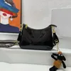 Bolso cruzado para mujer de alta calidad Diseñador Versátil Bolso de hombro de cuero genuino de lujo Prados Cartera de pintura impresa de moda y de gama alta Bolso de media luna