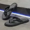 Zapatillas Flip Flops para el uso al aire libre de moda de los hombres en verano Clips de pie antideslizantes 2024 Sandalias de estilo personalizadas