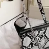 Totes Serpentine Handbags Classic Pu Leather Shoather Bags Python Lines Messenger mode Små kvinnliga vintage paket