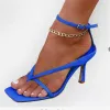 Sandals Hot Sale 2023 Fashion Gold Chain Placs and Pumps Lit Women Handbags Ladies Lustgebag Women Women High Cheels ومجموعة محفظة