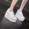 Sapatos casuais branco designer de luxo tênis na plataforma esportes para as mulheres 2024 moda fundo grosso casamento salto alto 11cm