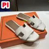 Zomer Designer Sandalen Slippers Voor Dames Dames Lederen claquette Stijlvolle pantoufle kamer slides sliders claquettes Outdoor Casual Schoenen Maat 35-42