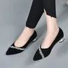 Scarpe casual 2024 temperamento banchetto strass francese piatto estivo da donna nero a punta poco profondo barca della nonna