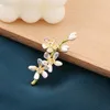 Brooches SKEDS Women Girls Exquisite Leaves Berry Simple Design Enamel Pins Fashion Elegant Plant Flower Corsage Accessories