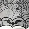 Nappe d'Halloween en dentelle avec toile de chauve-souris noire, écharpe de cheminée, chemin de table