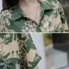 남성용 캐주얼 셔츠 여름 셔츠 가벼운 패치 포켓 포켓 턴 다운 칼라 꽃 잎 인쇄 하와이 다목적