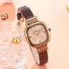 손목 시계 간단하고 고전적인 여성의 작은 사각형 다이얼 시계 레트로 우아한 쿼츠 가죽 스트랩 캐주얼