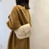 Sacs de messager 2023 Mode Vente Chaude Nouveau Sac Femme Sac à bandoulière en cheveux d'agneau Sac à bandoulière en peluche avec chaîne en peluche Sac de selle en peluche L2403