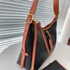 Luxury Bag Tote Hobo Läder axelväskor Kvinnor Handväska Dragkedja fickor Topphandtaget med stor kapacitet Crossbody