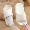 Slippers Dikke Zool Vrouwen Sandalen Zomer Strand Slides Badkamer Antislip Slipper Mannen Mode Slippers Zachte Ultralichte Schoenen015 H240325