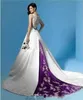 プラスサイズの白と紫色のウェディングドレス長いラインエンパイアウエストVネックビーズのアップリケサテンスイープトレインブライダルガウンカスタムメイド