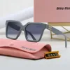 mui mui occhiali da sole da uomo Coppia quadrata semplice Occhiali da sole alla moda e personalizzati, popolari su Internet, foto di strada, lettere di viaggio, parasole