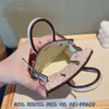 Portachiavi per ragazze Mini Borsa con ciondolo chiave Borsa Auricolare carino Auto Piccolo spazio di archiviazione per la decorazione di moda Miniatura Peadant House Peluche Donna 230 Opbvx