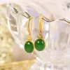 Kolczyki Dangle Oryginalne S925 Sterling Silver Natural Hetian Jade Green Ear Hook Ladies Kreatywna przystępna luksusowa moda