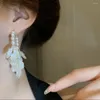 Boucles d'oreilles pendantes en forme de pétale de fleur, cerceau élégant, pompon blanc, fête de mariage, grande boucle d'oreille florale, goutte de perle pour dames