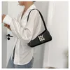 2024 Nova bolsa de moda Pequena bolsa feminina minimalista francesa nova bolsa de ombro único super quente e moderna, cor sólida versátil bolsa crossbody nas axilas