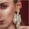 Stud Famous Brand Natural Irreger Pearl Flower överdrivna stora örhängen för kvinnor av högsta kvalitet Lyxiga smyckesdesigner Runway Drop Del DHCFD