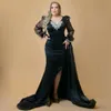 2024 Plus Size Vestidos de Mãe da Noiva Vestidos Formais para Mulheres com Decote em V Mangas Compridas Frisadas Rendas Divididas Elegantes Sereia Vestido de Mãe do Noivo para Casamento AMM135