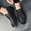 Chaussures décontractées faites à la main pour hommes, chaussures souples et confortables pour l'extérieur, à enfiler, en cuir véritable, à la mode