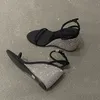 Sandal Kadın Yaz 2024 Yuvarlak Toe Toe Toe Toe Slotted Tocle Kama Topuk Lüks Tasarımcı Yüksek topuklu şık ve zarif kadın ayakkabılar